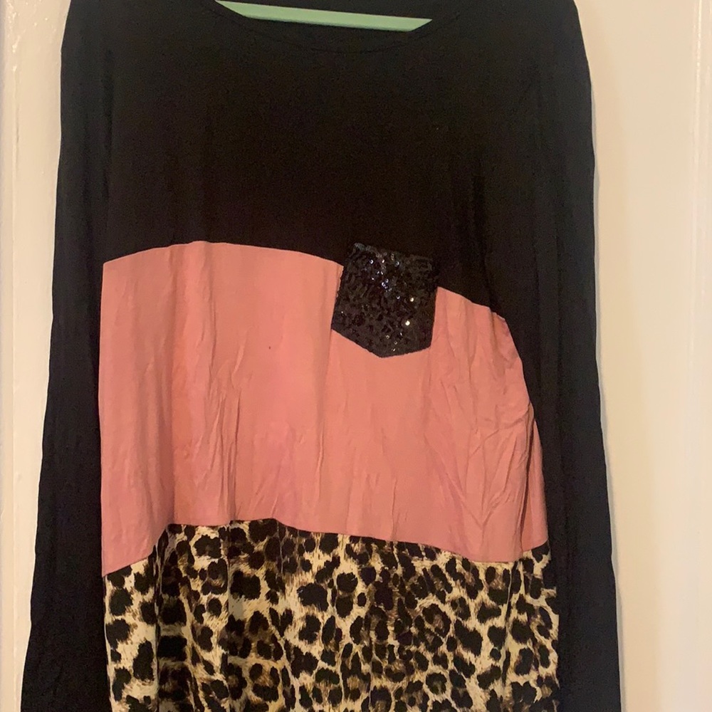🎀 pink and cheetah print long sleeve shirt🎀